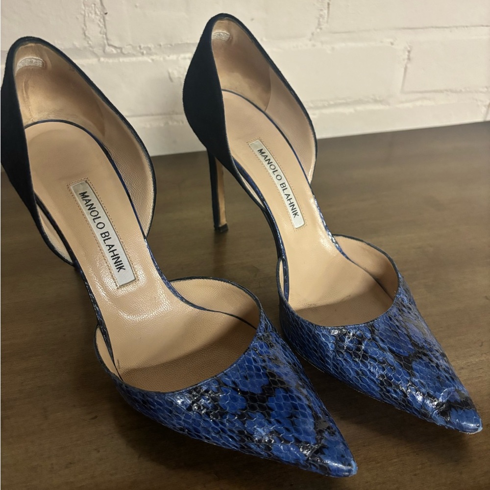 Manolo Blahnik Blue Snake Skin Pumps!